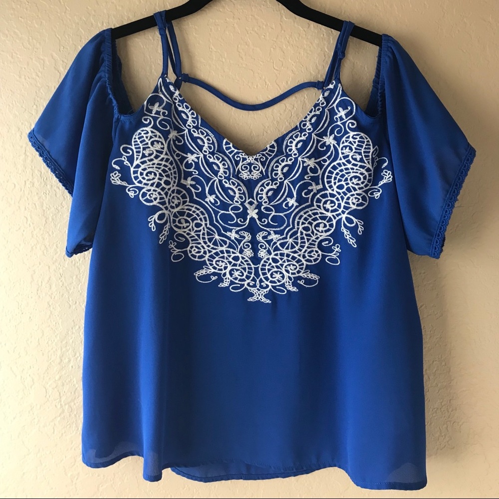 Off the should Xhilaration top